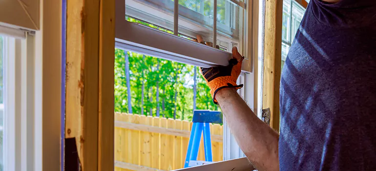 >Bay Window Curtain Rail Track in Fredricton, ON